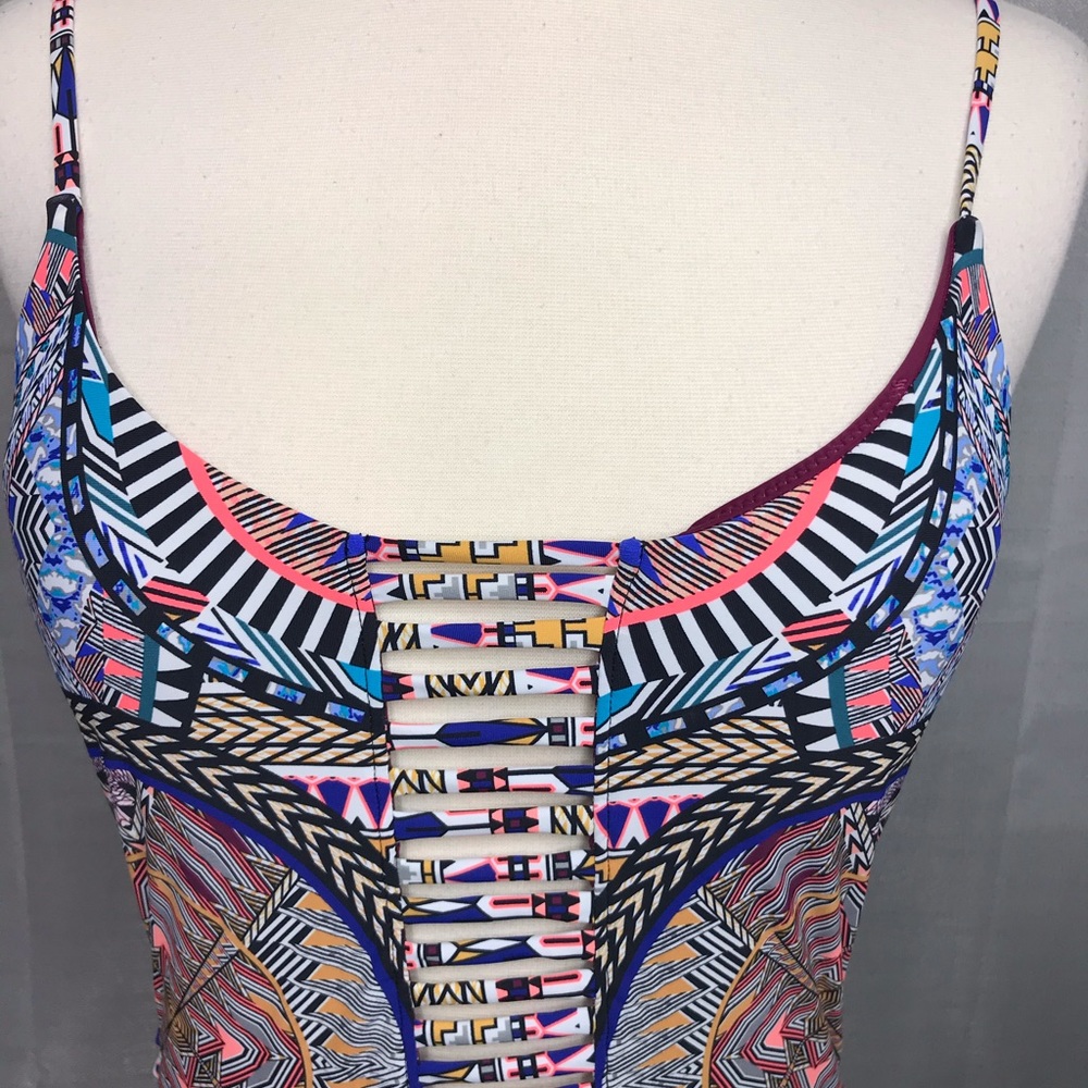 Red Carter Cutout Peek-a-boo Swimsuit Size Small - Picture 5 of 9